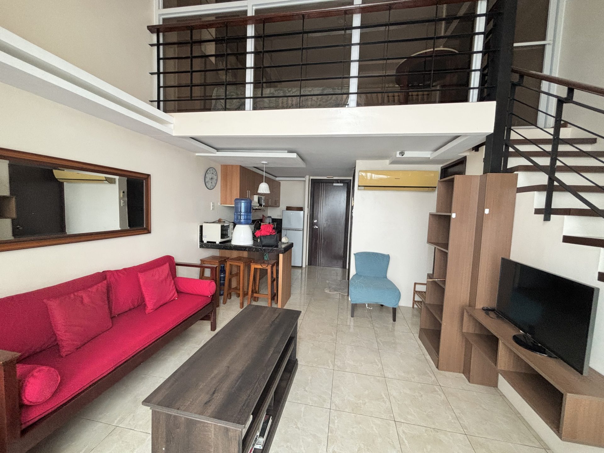 For Lease: Loft type condo unit in Osmeña Boulevard, photo 1 of 4