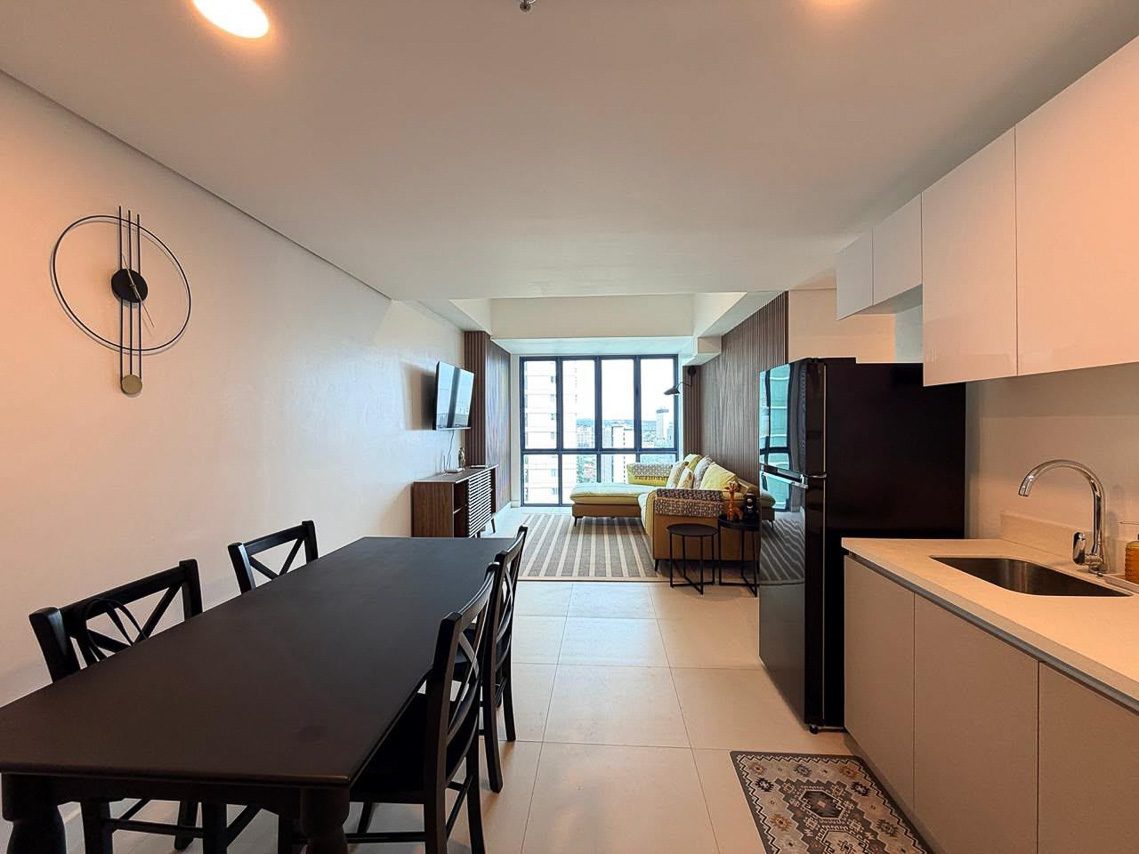 Spacious 2BR Condo with City Views for Rent at 38 Park Avenue in Apas, photo 1 of 10