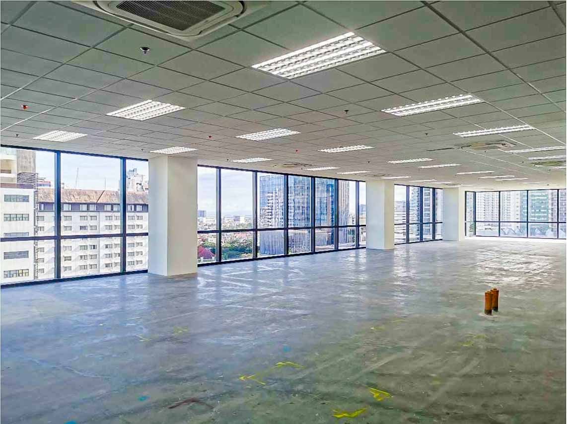 Bright and Spacious Modern Office Space with Panoramic Views in Luz, photo 1 of 6