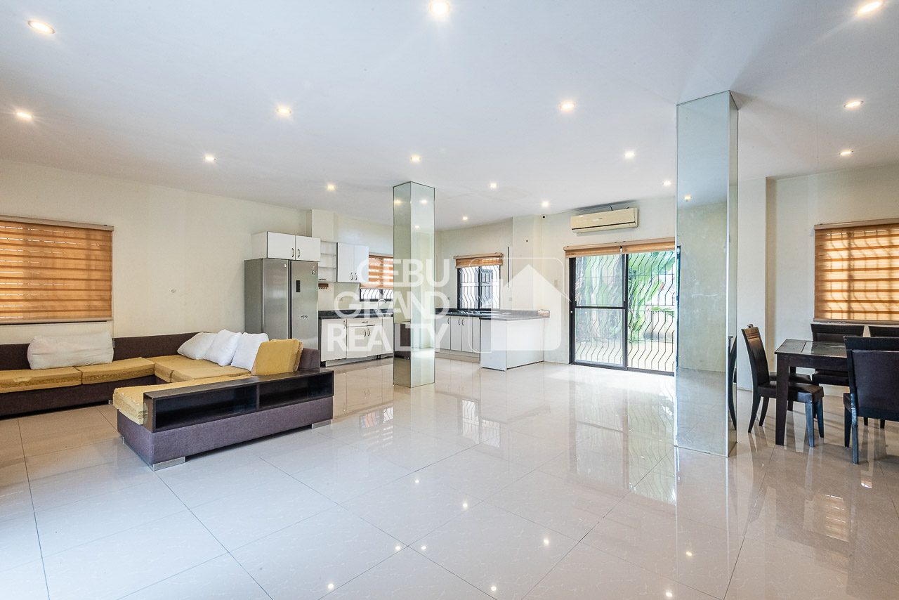 Charming Bright and Breezy Home with Outdoor Space in Talamban, photo 1 of 10