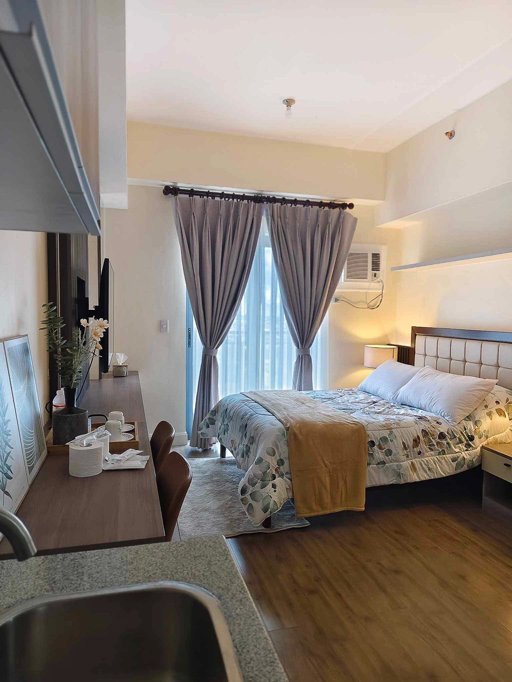 Chic Studio with Balcony Enjoy the Skyline in Gov. M. Cuenco Avenue, photo 1 of 9