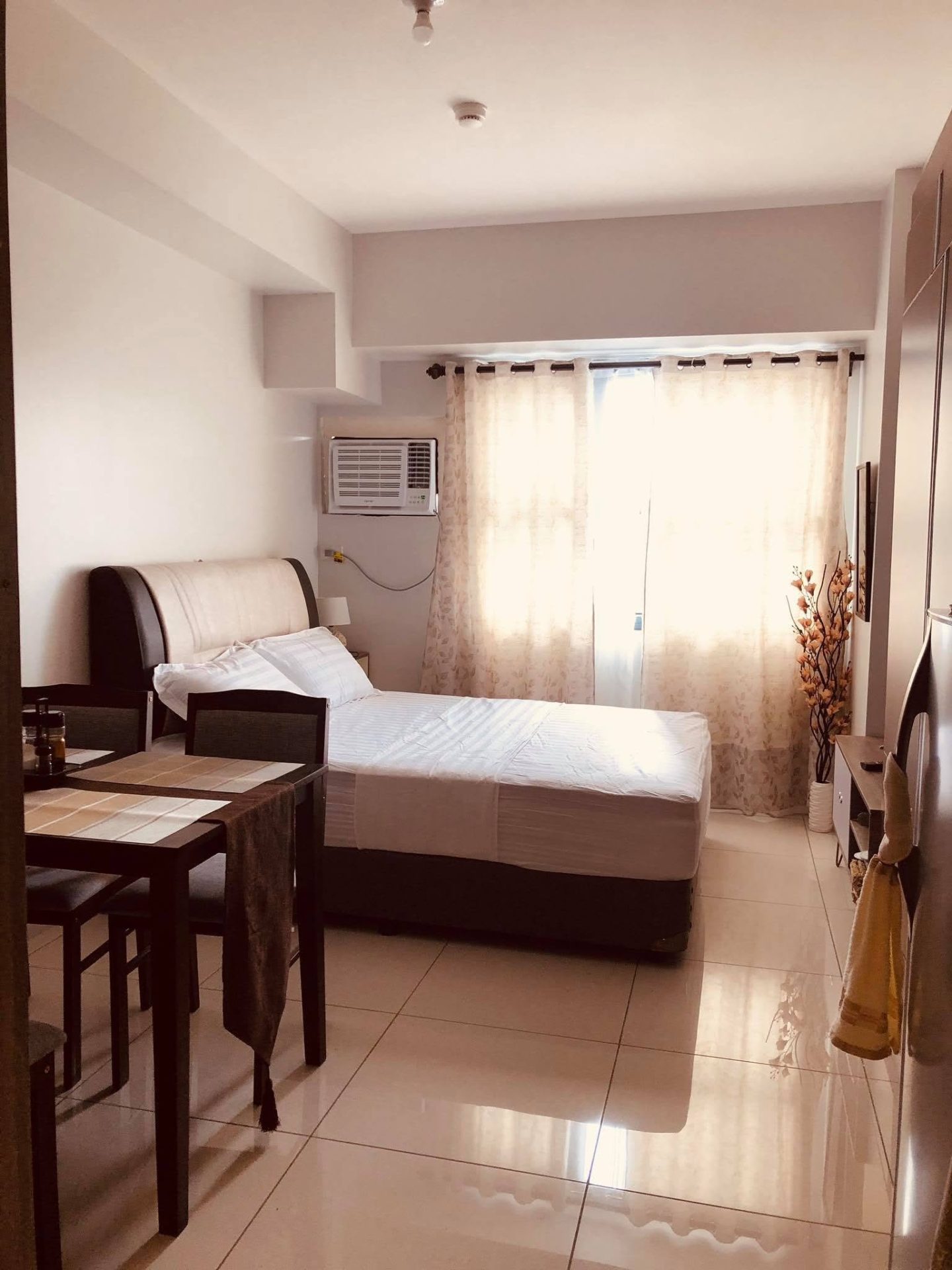 For Rent Fully Furnished Studio Unit at Horizon 101 Tower 2 in General Maxilom Avenue, photo 1 of 9