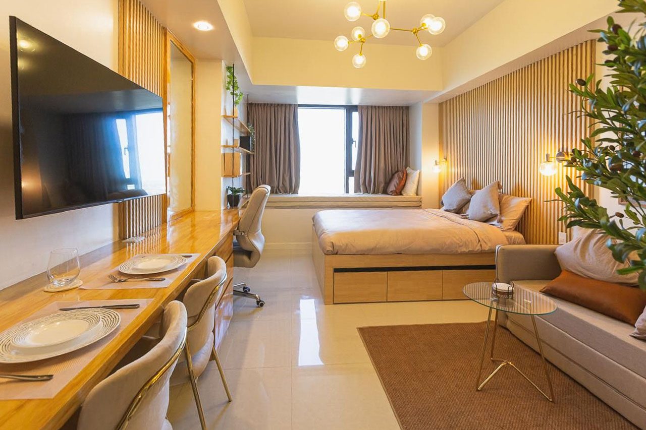 Furnished Studio with Sea View for Rent at Mandani Bay Suites in Mandaue City, photo 1 of 10