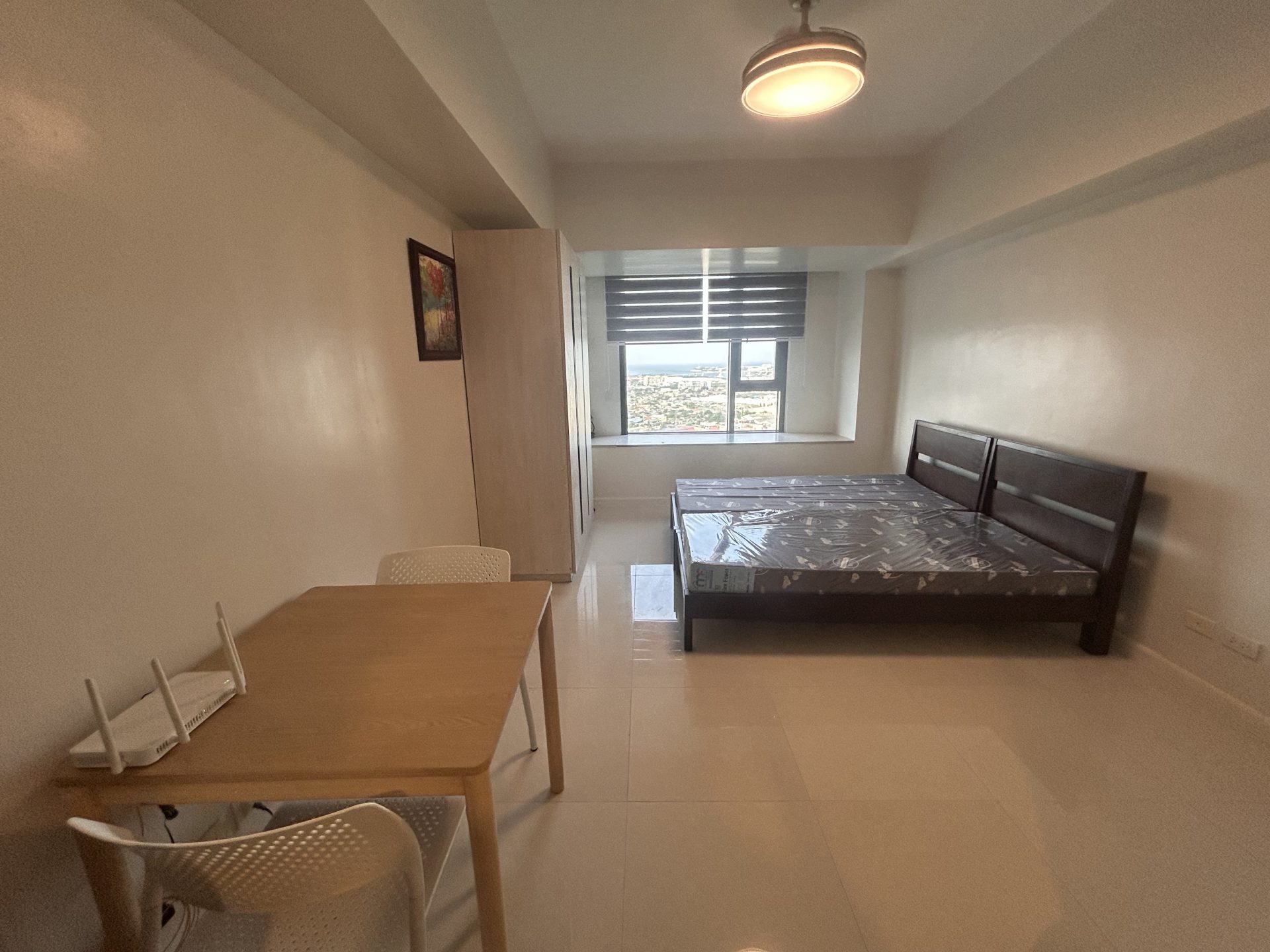 Mandani bay fully furnished studio unit for rent in Mandaue City, photo 1 of 5