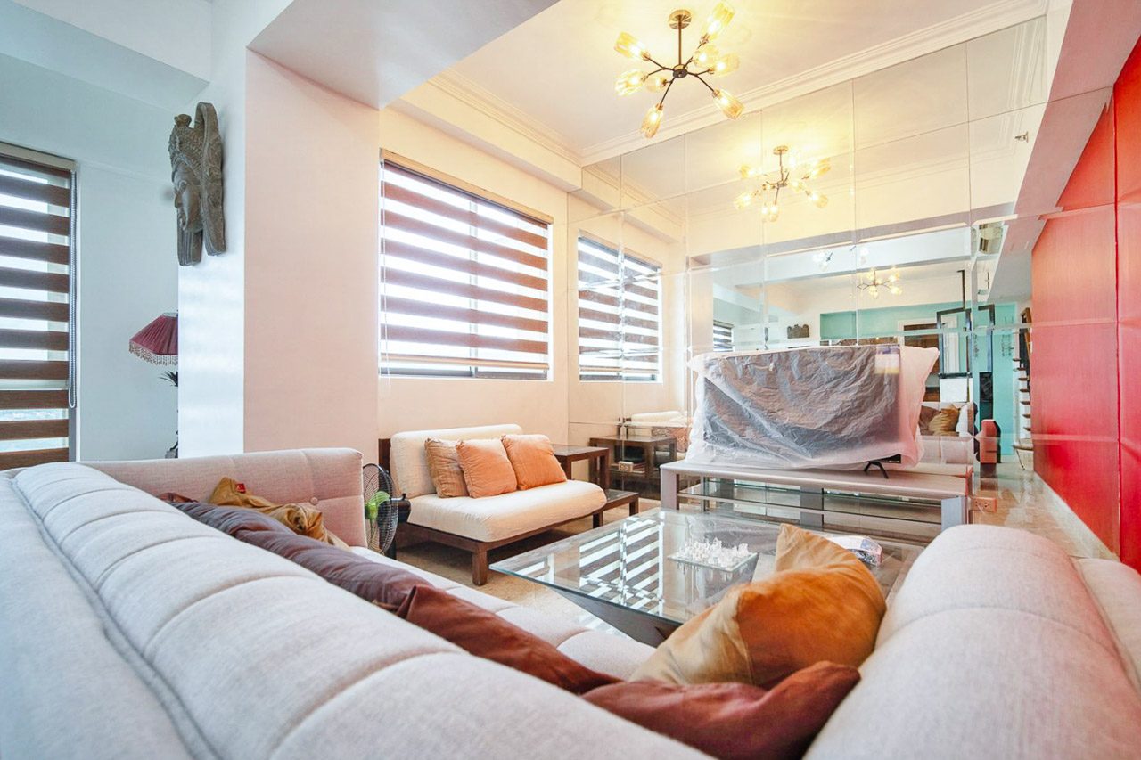 Luxury Penthouse with Artistic Flair and Spacious Living Areas in Nivel Hills, photo 1 of 10